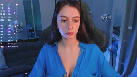 Snapshot of aveangela chatting on 10.21.25 Avie online show from 10.21.25