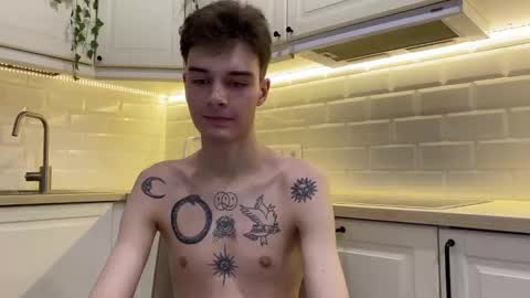 Snapshot of avegothy chatting on 01.04.25 gothy 3 online show from 01.04.25