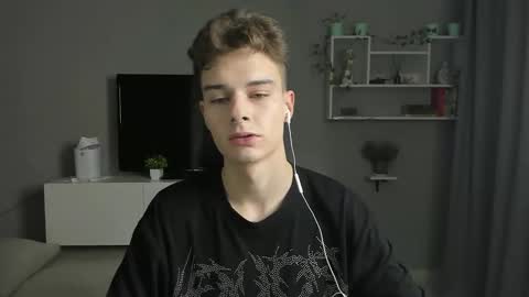 Snapshot of avegothy chatting on 01.27.25 gothy 3 online show from 01.27.25