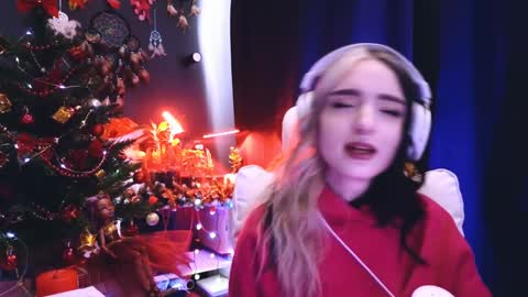 Avriel online show from 12.24.24