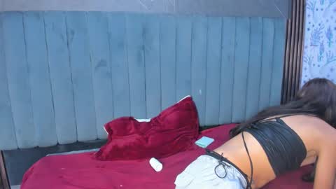 avi_thomsonn online show from 02.13.26