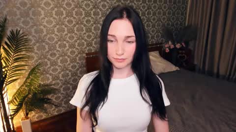 Snapshot of avisgalas chatting on 11.10.25 Viole t online show from 11.10.25