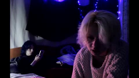 Snapshot of avny_loki chatting on 10.10.25 Avny online show from 10.10.25