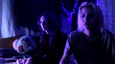 Snapshot of avny_loki chatting on 10.31.25 Avny online show from 10.31.25