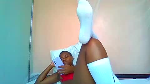 Snapshot of avril254 chatting on 02.12.25 avril254 online show from 02.12.25