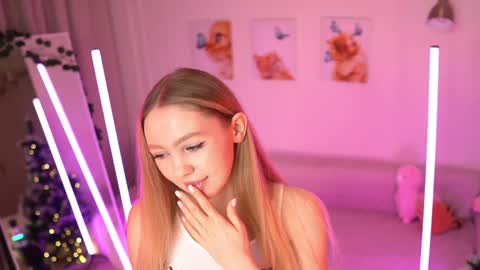 Avrora online show from 01.23.25