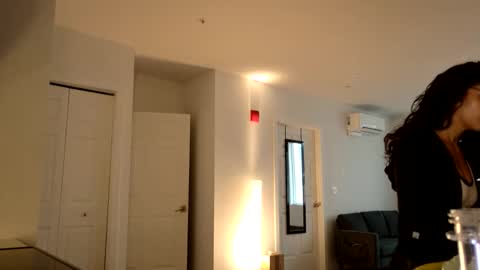 Snapshot of avvaiia chatting on 02.18.26 Avaia online show from 02.18.26