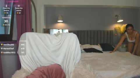 Snapshot of awesome_jolie chatting on 09.22.25 Jolie online show from 09.22.25
