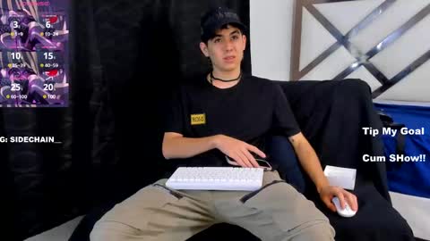 Snapshot of axel_cifer chatting on 03.08.25 Axel cifer online show from 03.08.25