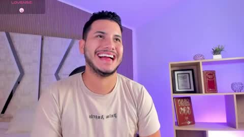 Snapshot of axel_grey_ chatting on 04.18.26 axel_grey_ online show from 04.18.26