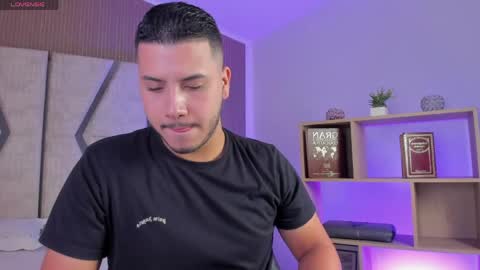 Snapshot of axel_grey_ chatting on 04.22.26 axel_grey_ online show from 04.22.26