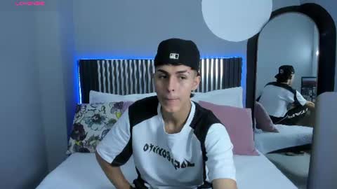 A X E L  online show from 07.08.26