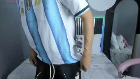 A X E L  online show from 07.10.26
