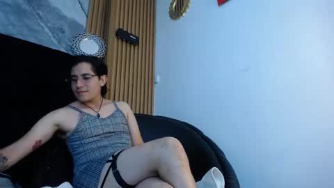 Snapshot of axel_montes chatting on 05.27.26 axel_montes online show from 05.27.26