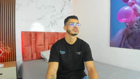 Axel  online show from 12.08.24