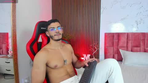 Axel  online show from 12.15.24