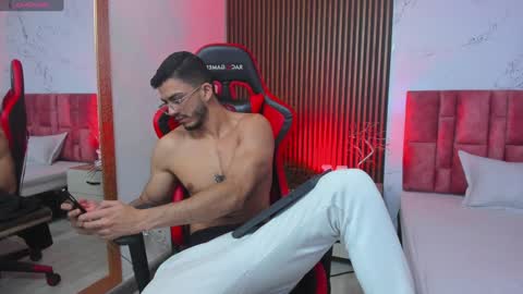 Axel  online show from 12.15.24