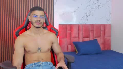 Axel  online show from 12.19.24