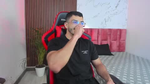 Axel  online show from 01.03.25