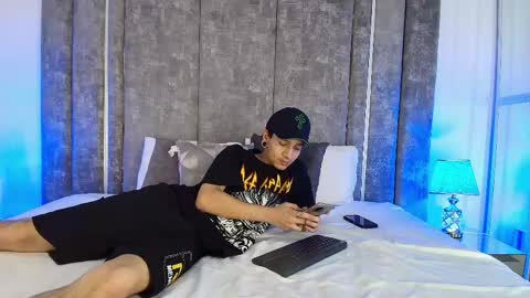 Snapshot of axelandrenata chatting on 05.08.26 Axel and Renata online show from 05.08.26
