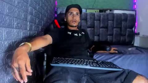 Axell Cross2 online show from 10.20.25