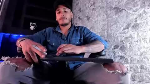 Axell Cross2 online show from 11.03.25