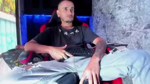 Axell Cross2 online show from 04.17.26