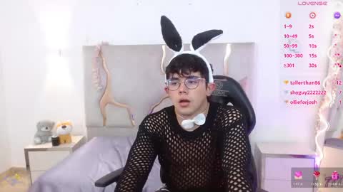 Snapshot of axelnoir_tay chatting on 05.27.26 axelnoir_tay online show from 05.27.26