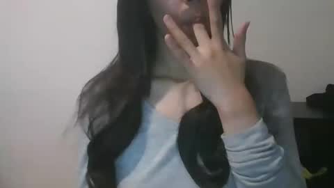 Snapshot of axuepetitt chatting on 12.02.24 axue online show from 12.02.24