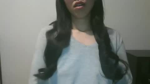 Snapshot of axuepetitt chatting on 12.11.24 axue online show from 12.11.24