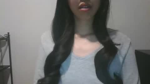 Snapshot of axuepetitt chatting on 12.14.24 axue online show from 12.14.24