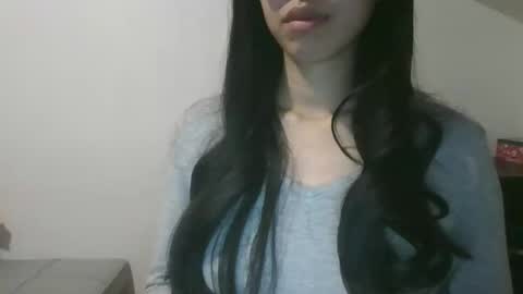 Snapshot of axuepetitt chatting on 12.26.24 axue online show from 12.26.24