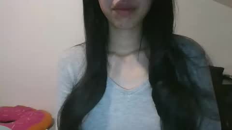 Snapshot of axuepetitt chatting on 01.12.25 axue online show from 01.12.25