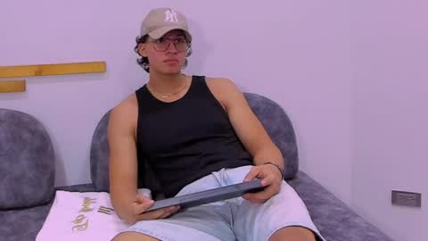 Snapshot of axxel_body chatting on 04.01.26 Axxel online show from 04.01.26