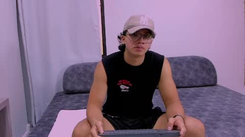 Snapshot of axxel_body chatting on 04.06.26 Axxel online show from 04.06.26