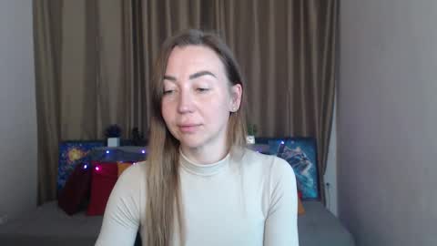 Snapshot of ay_kiss_jully chatting on 03.10.25 Jully online show from 03.10.25