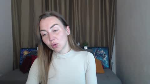 Snapshot of ay_kiss_jully chatting on 03.10.25 Jully online show from 03.10.25