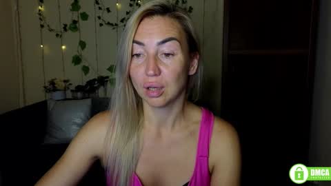 Snapshot of ay_kiss_jully chatting on 09.11.25 Jully online show from 09.11.25