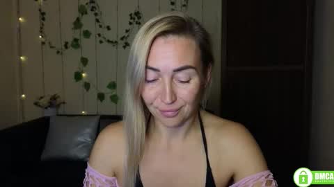 Snapshot of ay_kiss_jully chatting on 10.23.25 Jully online show from 10.23.25