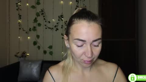 Snapshot of ay_kiss_jully chatting on 10.27.25 Jully online show from 10.27.25