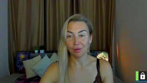 Snapshot of ay_kiss_jully chatting on 11.06.25 Jully online show from 11.06.25