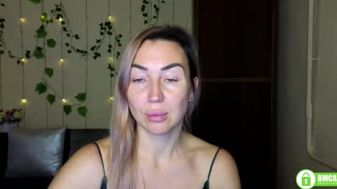 Snapshot of ay_kiss_jully chatting on 11.21.25 Jully online show from 11.21.25