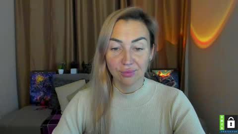 Snapshot of ay_kiss_jully chatting on 11.22.25 Jully online show from 11.22.25