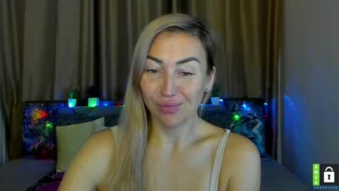 Snapshot of ay_kiss_jully chatting on 12.05.25 Jully online show from 12.05.25