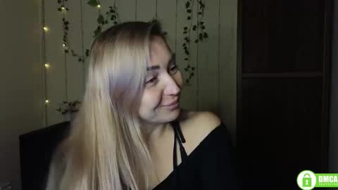 Snapshot of ay_kiss_jully chatting on 12.20.25 Jully online show from 12.20.25