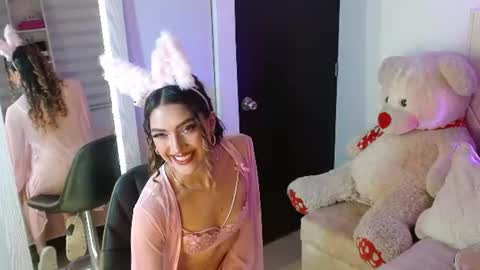 Snapshot of ayleen_m chatting on 07.19.26 AYLEEN online show from 07.19.26