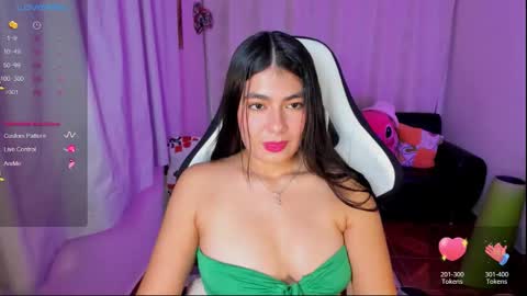 Snapshot of aylenmiller_ chatting on 09.24.25 Aylen online show from 09.24.25