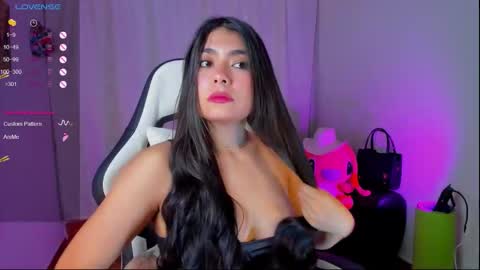 Snapshot of aylenmiller_ chatting on 12.23.25 Aylen online show from 12.23.25