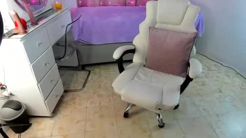 Snapshot of aynara_kiss chatting on 09.17.25 aynara_kiss online show from 09.17.25