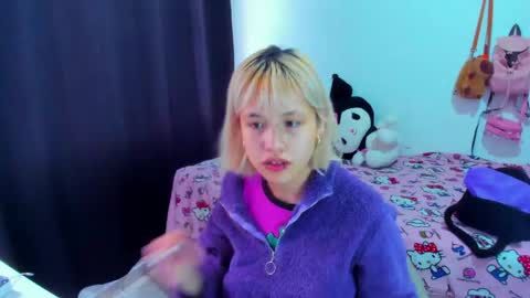 Azu Moure online show from 04.22.26